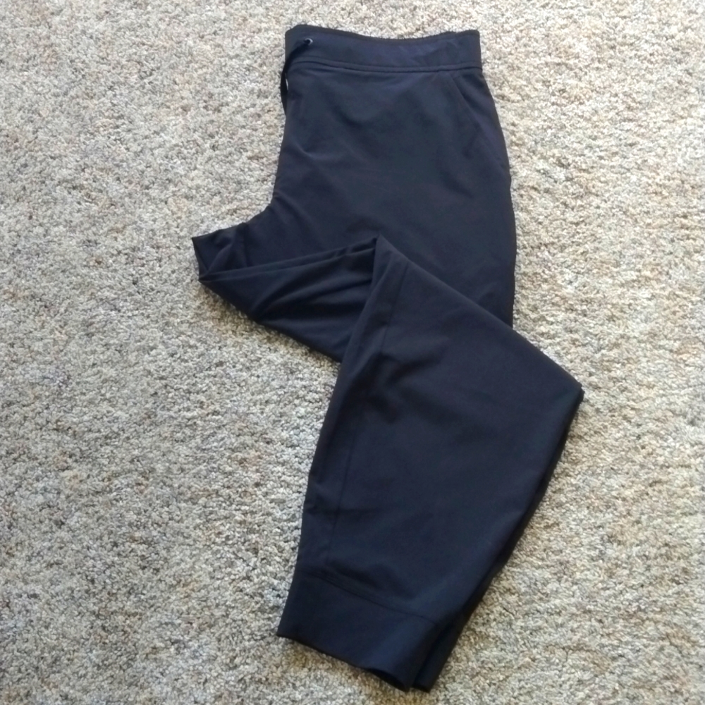 Eddie Bauer woman's black dry-fit pant M